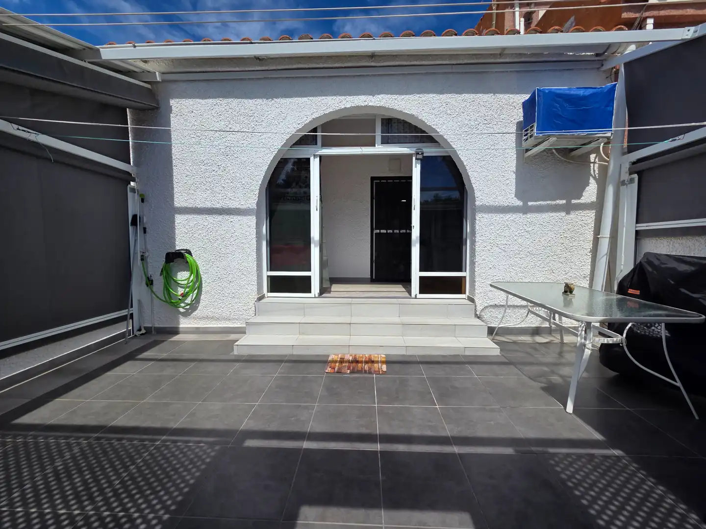 Einfamilien-Reihenhaus zum Verkauf in Torrevieja mit Klimaanlage, Terrasse und Abstellraum