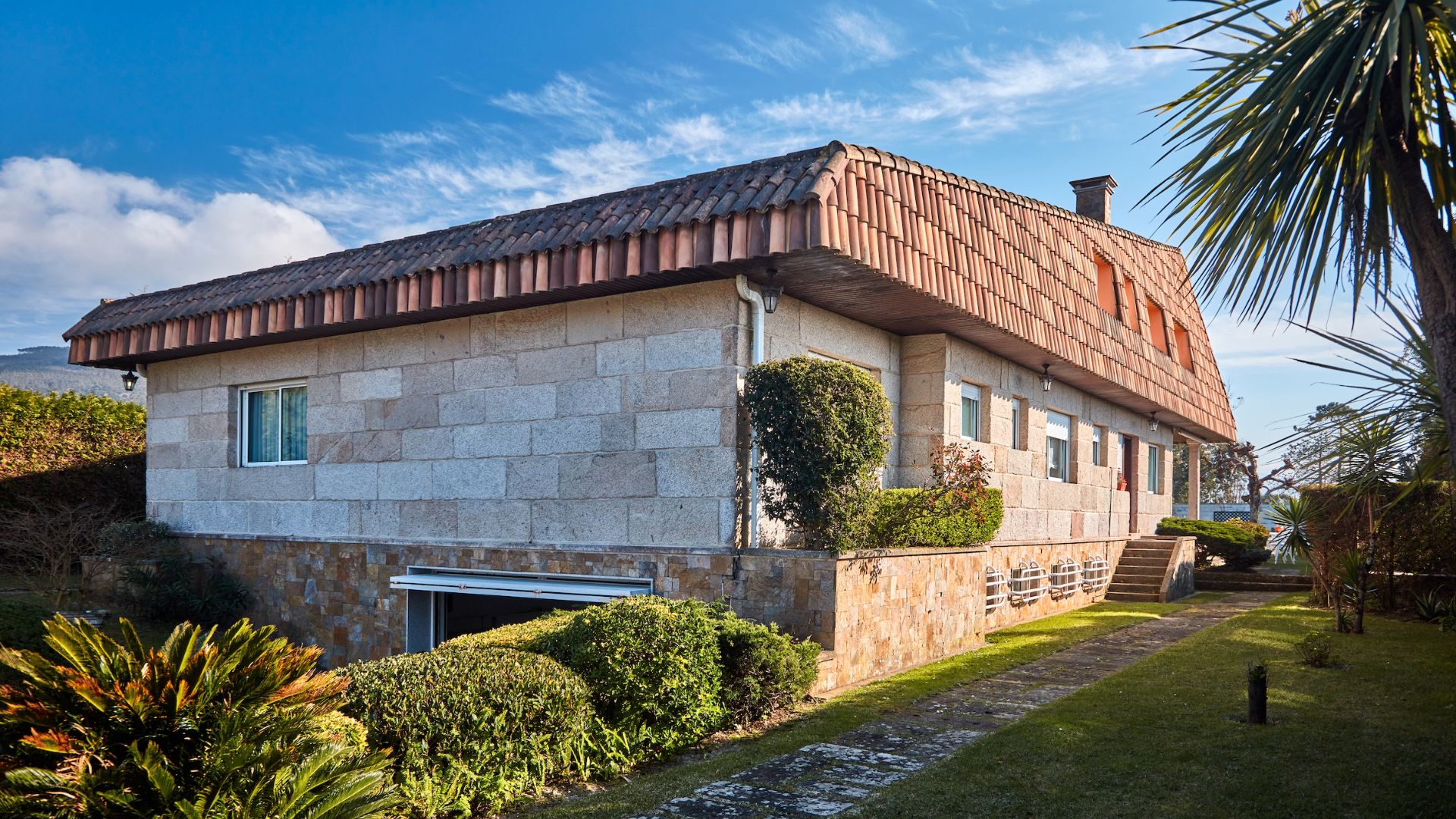 Vista exterior de Casa o chalet en venta en Vigo  con Calefacción, Jardín privado y Parquet