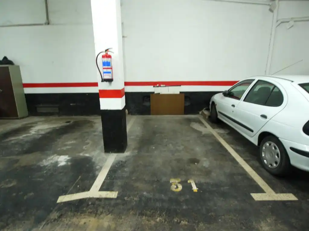 Parkplatz von Garage zum Verkauf in Basauri 