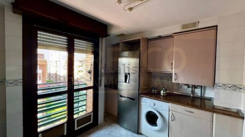 Foto 2 de Piso en venta en Calle Pedregales, Cascajos - Piqueras, Logroño