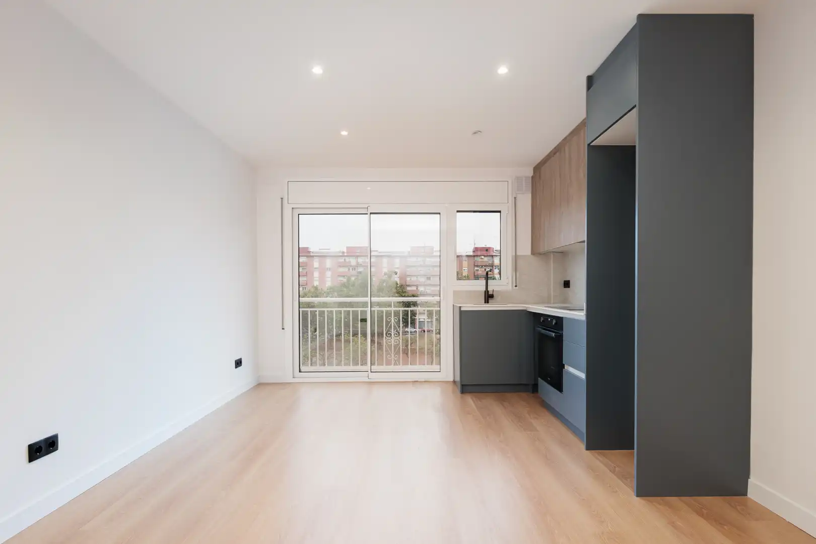 Flat with terrace for sale in Carrer de Lluís Vives, imagen 2
