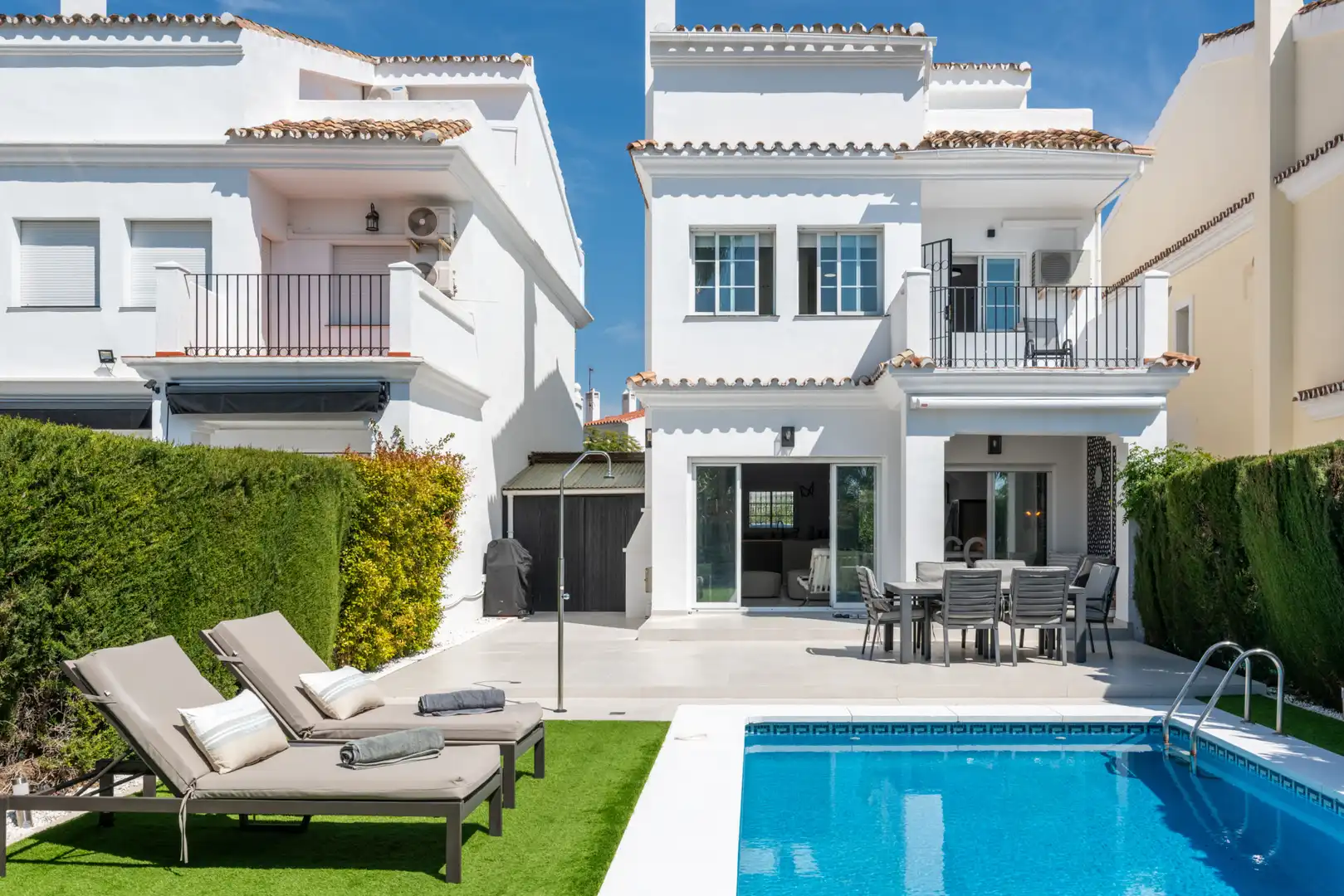 Vista exterior de Casa o chalet en venta en Estepona con Aire acondicionado, Jardín privado y Terraza