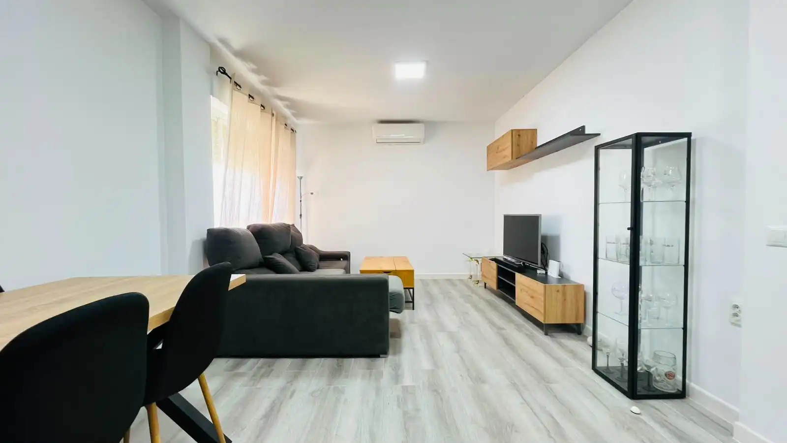 Wohnzimmer von Wohnung zur Miete in San Fernando mit Klimaanlage, Möbliert und Ofen