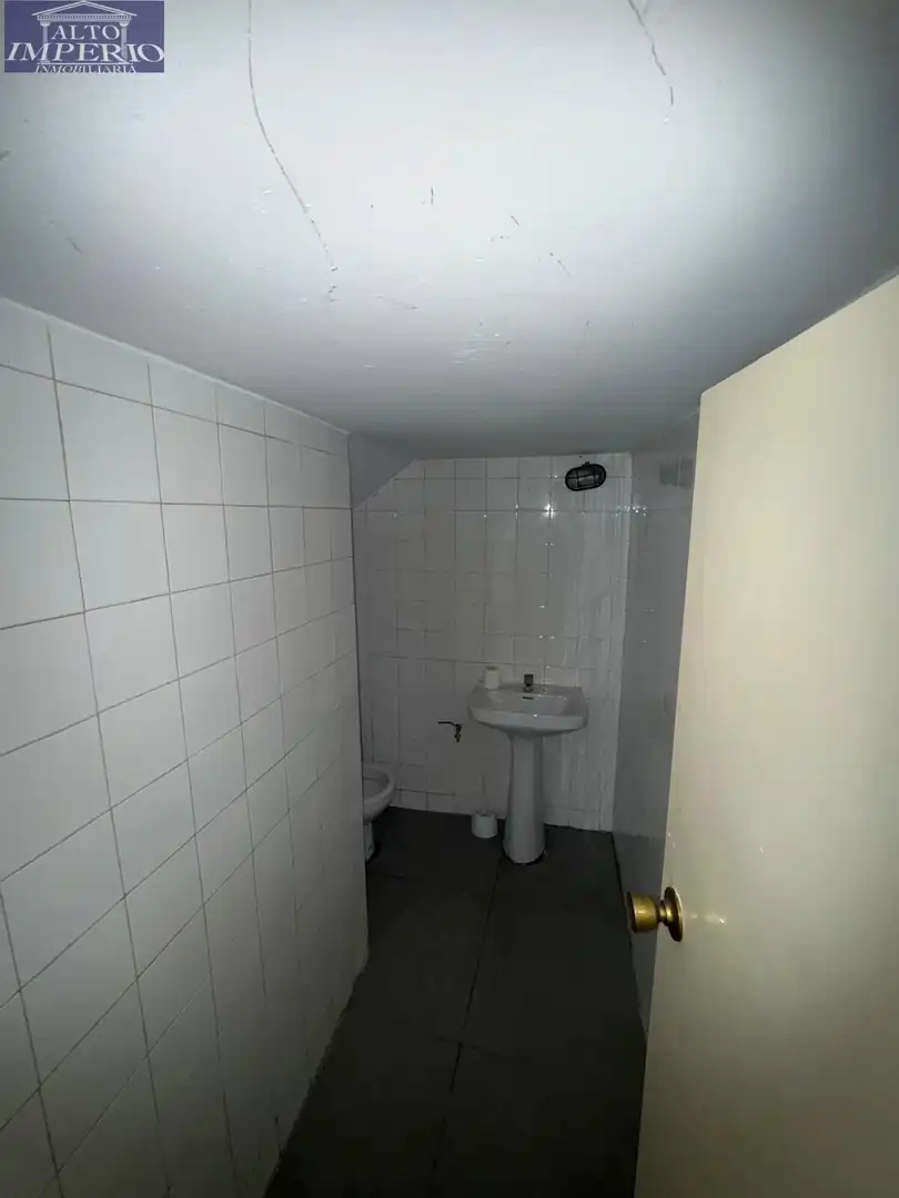 Baño de Local de alquiler en Churriana de la Vega