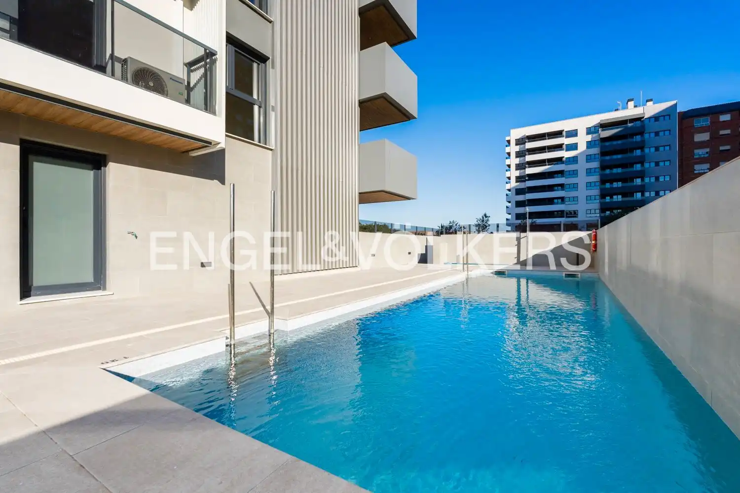 Swimming pool of Flat for rent in Valencia  with Air Conditioner, Heating and Terrace
