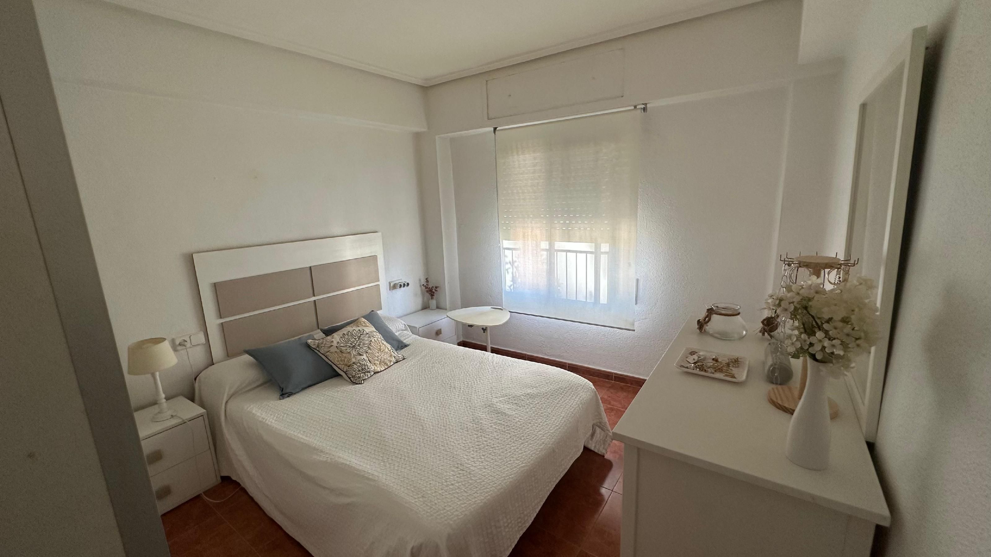 Bedroom of Flat for sale in  Valencia Capital  with Air Conditioner and Storage room