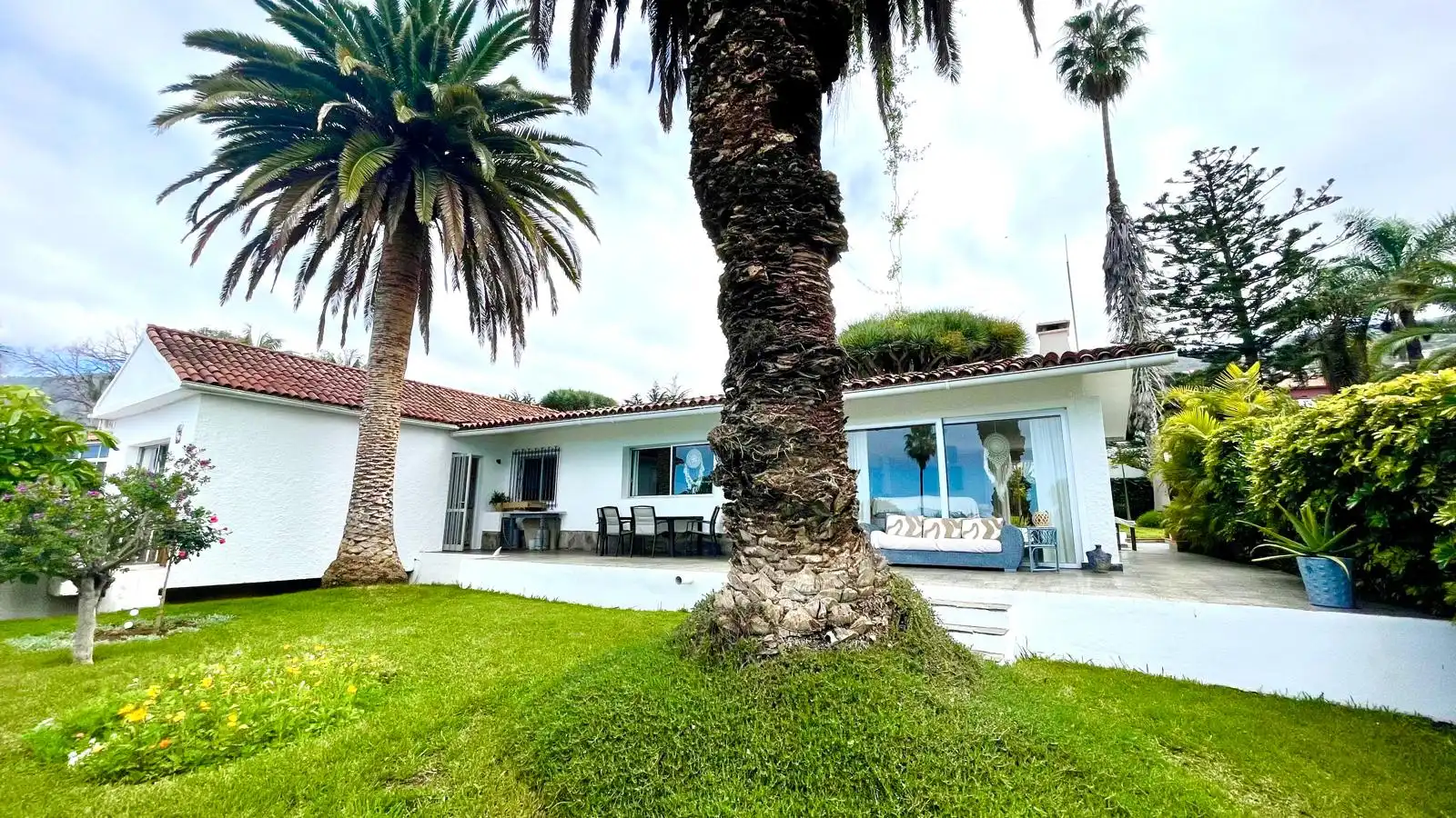 Exterior view of Houses for sale in La Orotava  with Private garden, Terrace and Furnished