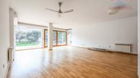 Living room of Flat to rent in Pozuelo de Alarcón  with Air Conditioner, Heating and Parquet flooring