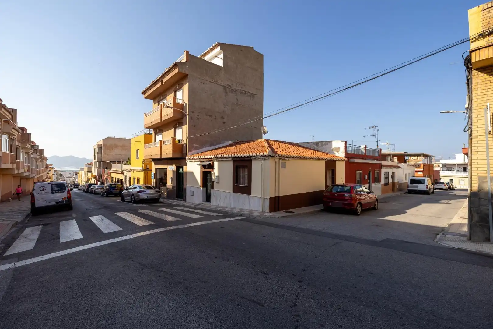Vista exterior de Casa adosada en venda en Motril amb Aire condicionat