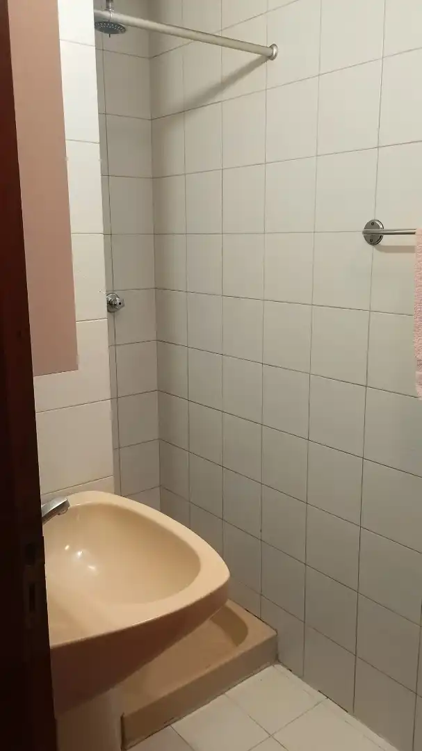 Baño de Piso de alquiler en Oviedo  con Calefacción, Parquet y Amueblado