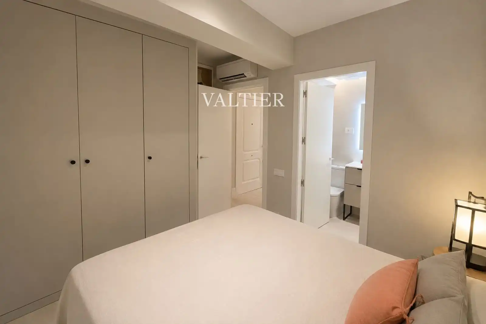 Bedroom of Flat for rent in Madrid  with Air Conditioner and Furnished