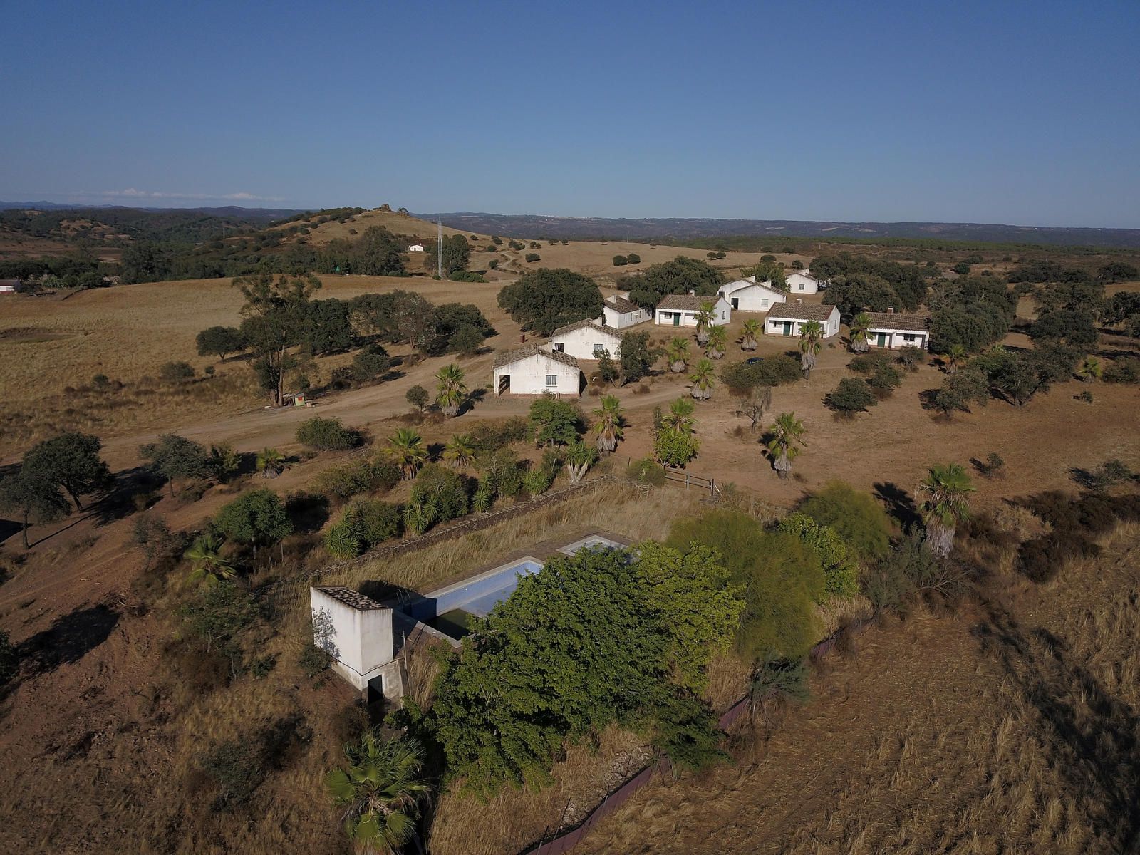 Vista exterior de Edificio en venta en Calañas con Alarma y Piscina comunitaria
