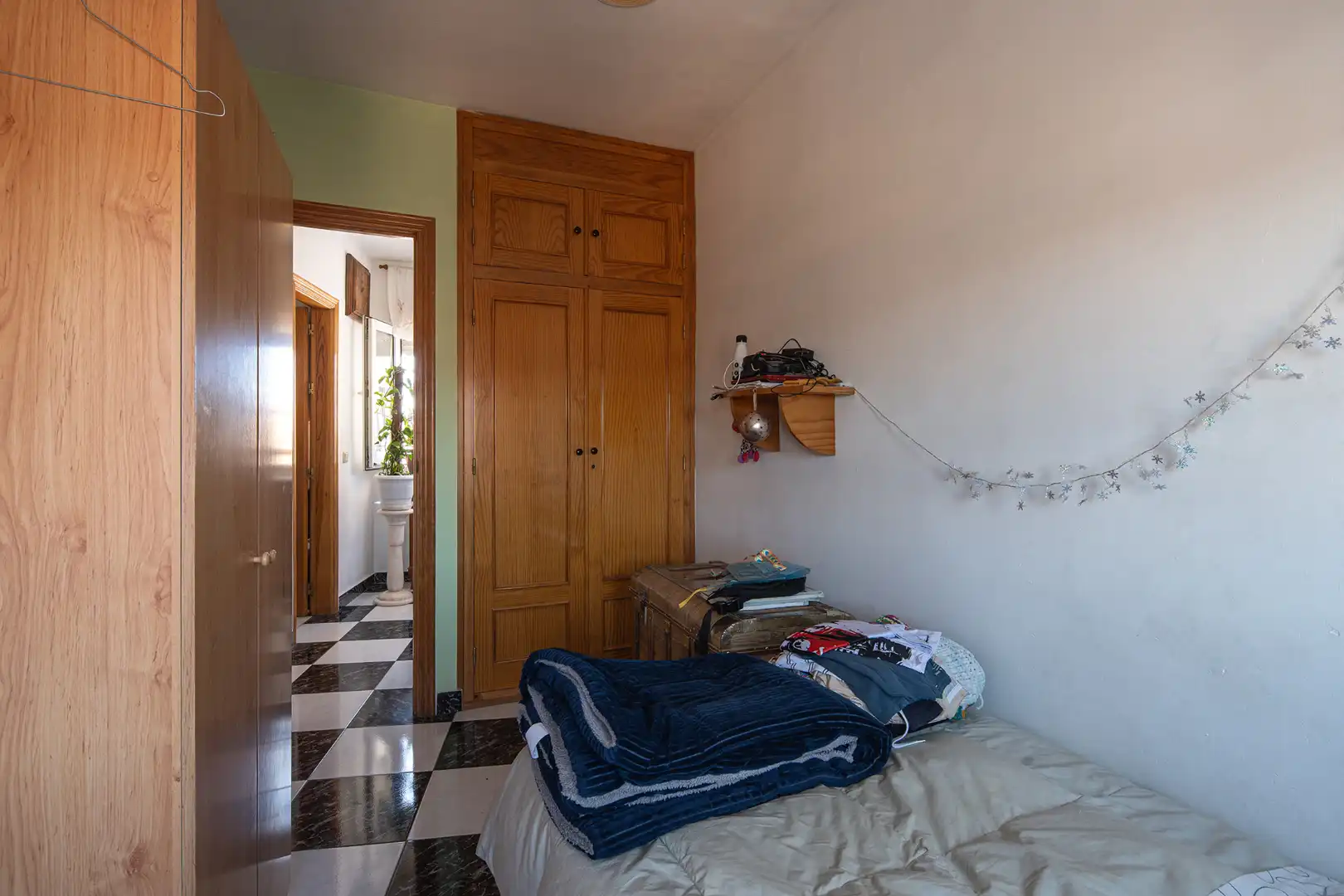 Dormitori de Casa adosada en venda en La Zubia amb Calefacció, Terrassa i Moblat
