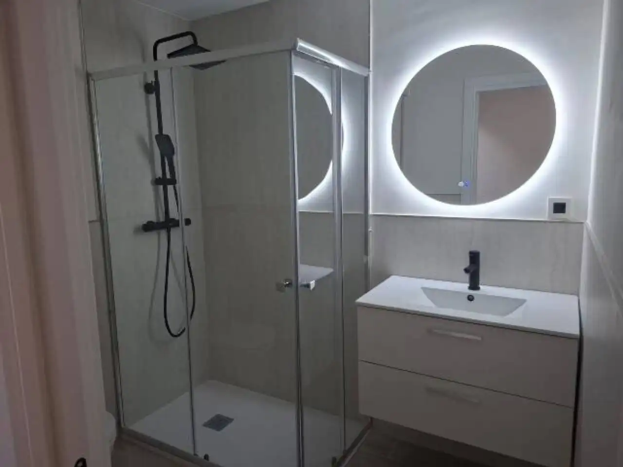 Baño de Piso en venta en Santa Coloma de Gramenet con Parquet