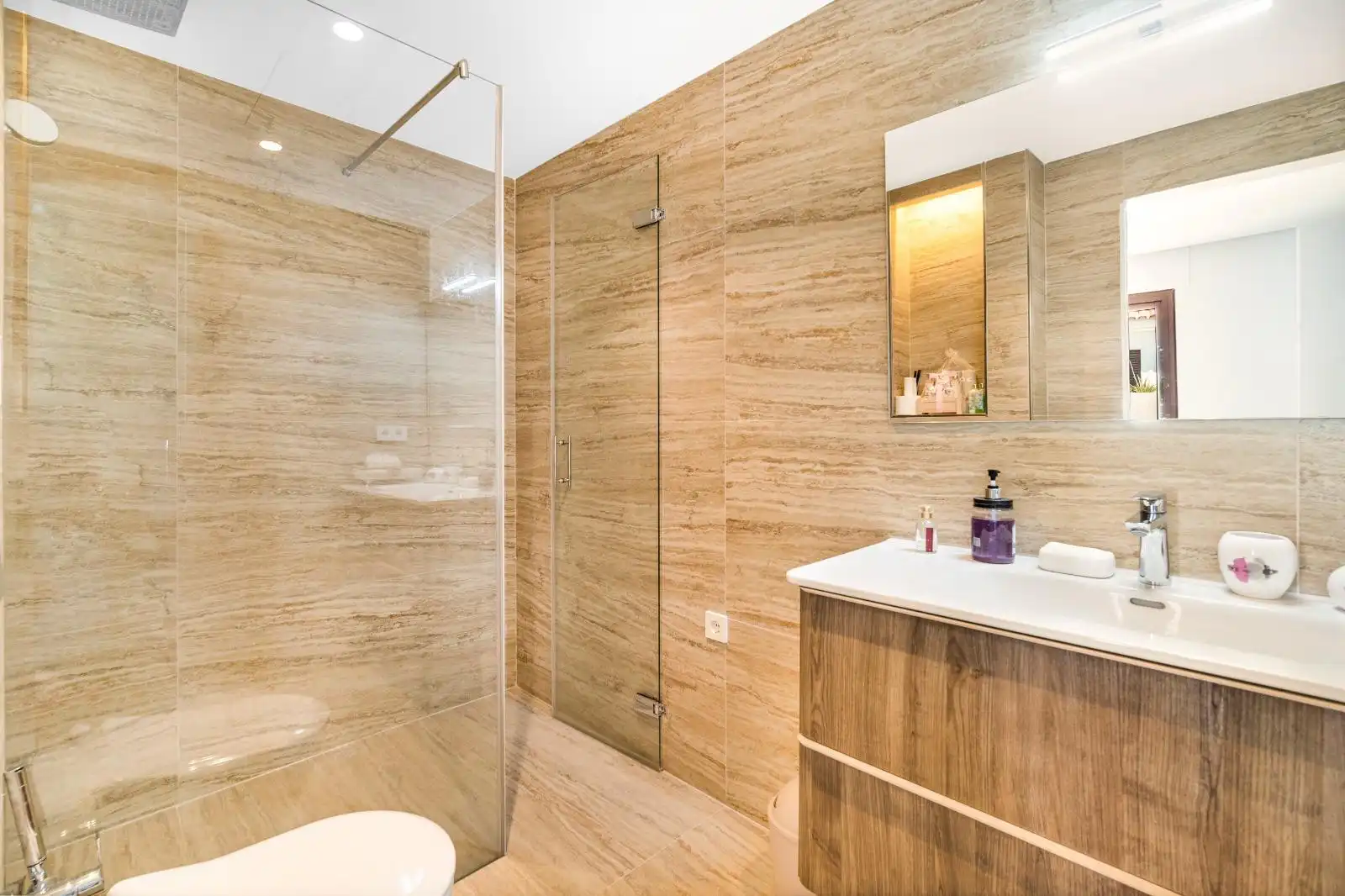 Baño de Apartamento de alquiler en Marbella con Terraza, Piscina y Amueblado