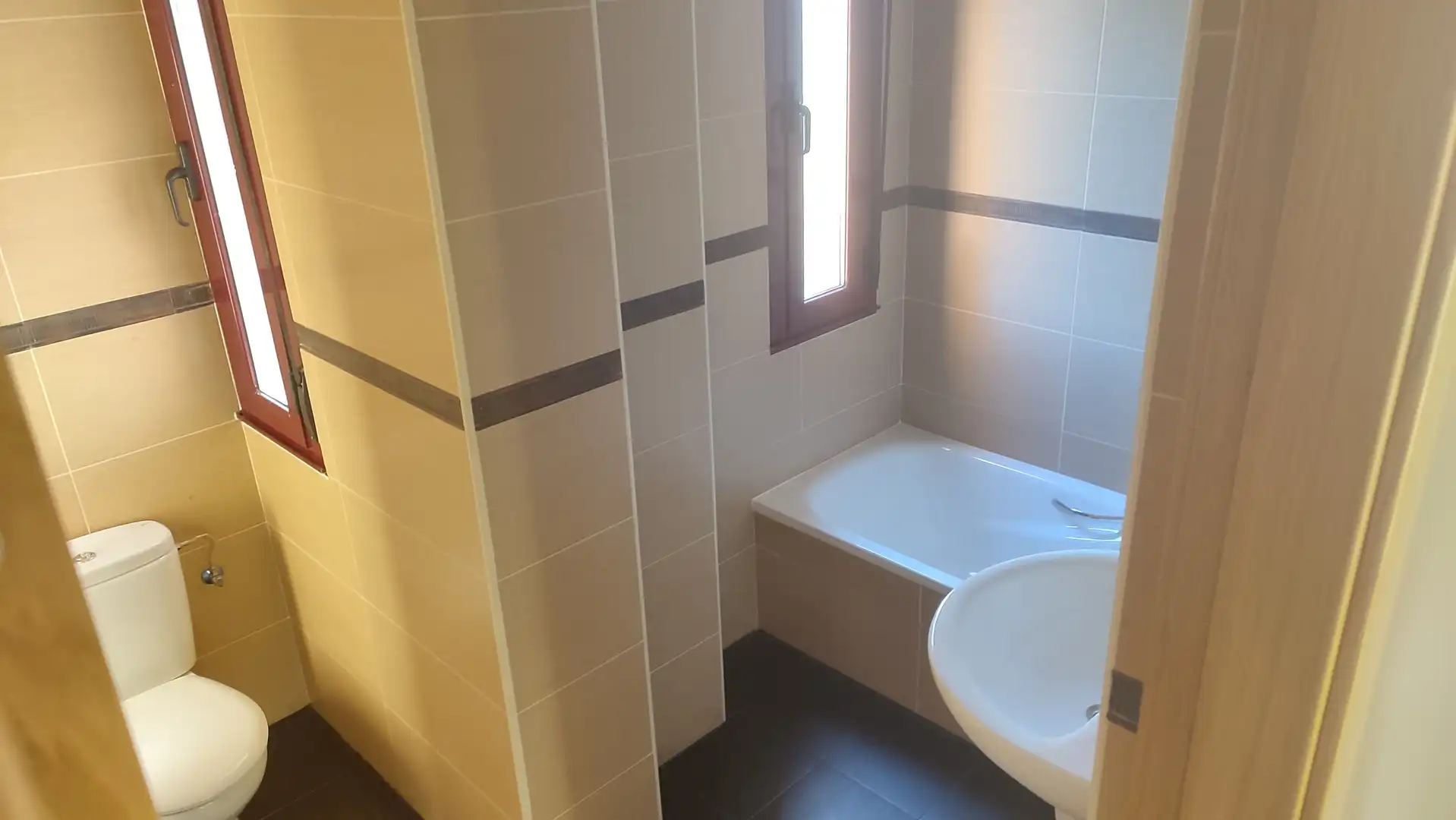 Bany de Dúplex en venda en Camponaraya amb Calefacció, Parquet i Traster