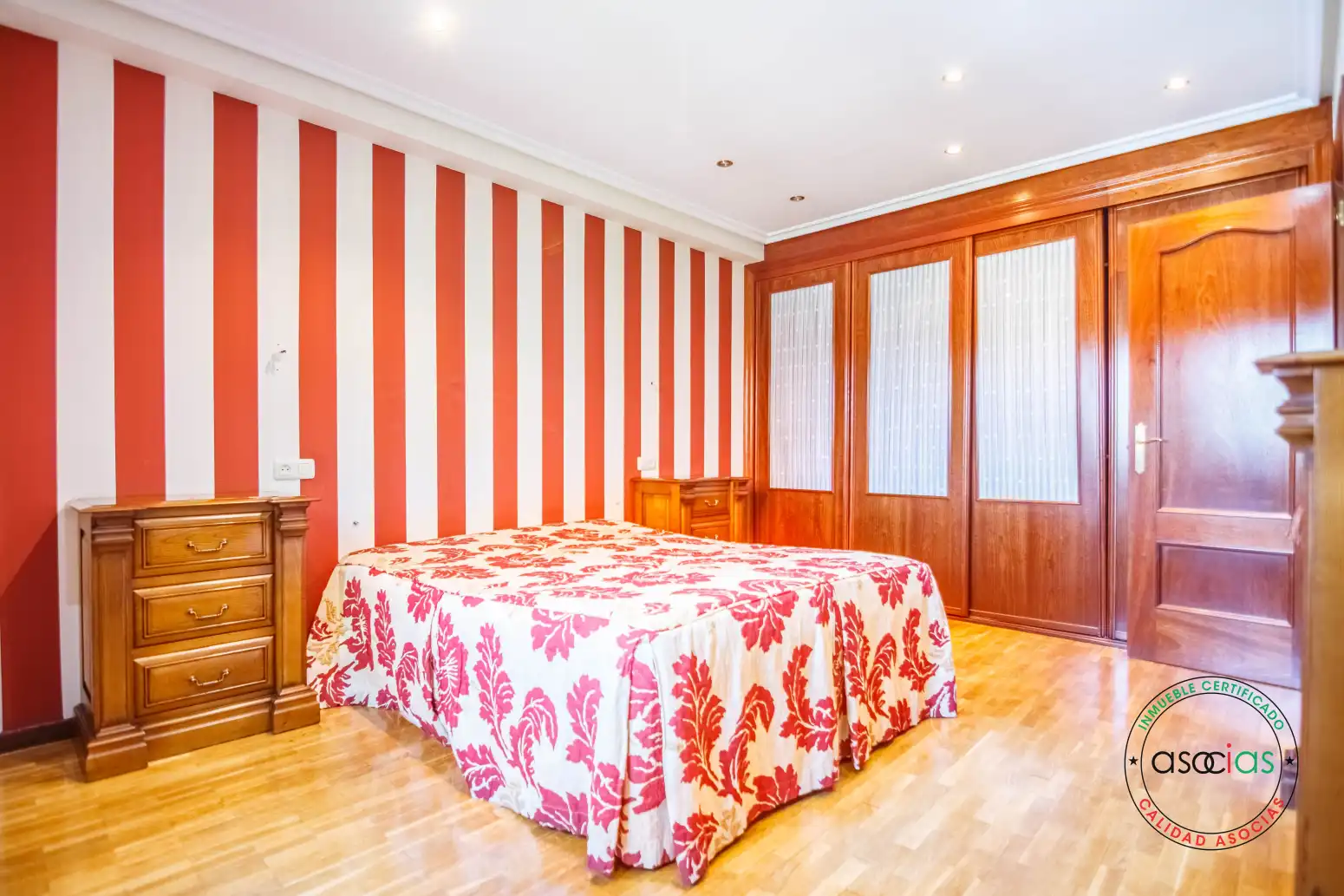 Habitación de Casa adosada en venta en Grado con Calefacción, Jardín privado y Parquet