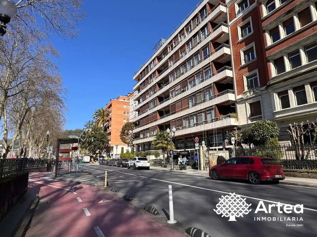 Vista exterior de Pis en venda en Bilbao  amb Calefacció i Traster