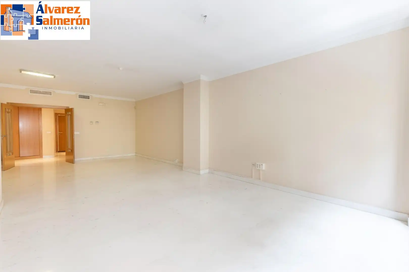 Flat for sale in Granada  with Air Conditioner and Heating