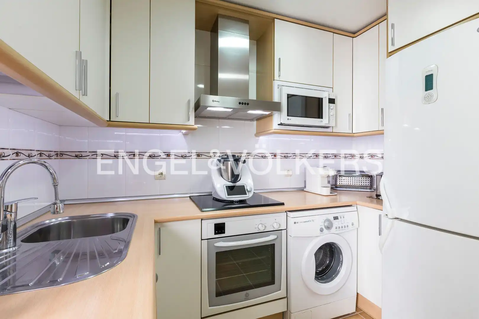 Kitchen of Flat for sale in Madrid  with Air Conditioner, Heating and Parquet flooring