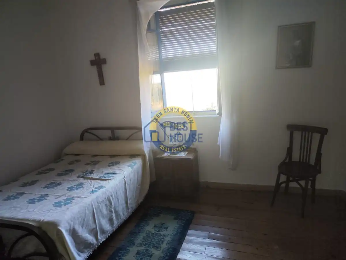 Habitación de Casa o chalet en venta en León Capital  con Jardín privado