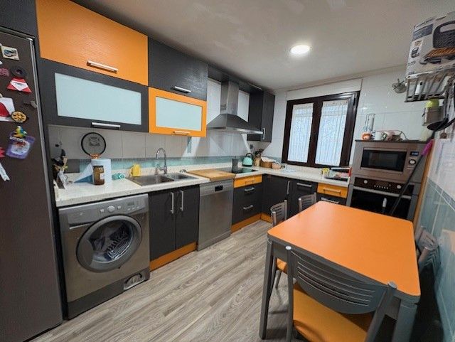 Cocina de Casa adosada en venta en Serrada con Calefacción, Jardín privado y Parquet