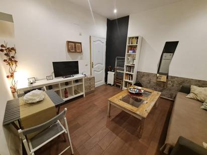 Sala d'estar de Apartament en venda en  Madrid Capital amb Aire condicionat i Moblat