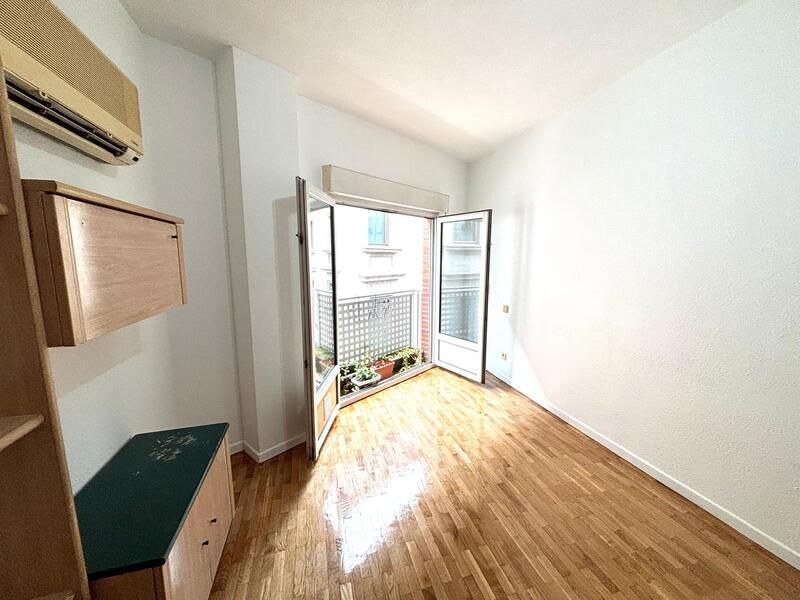 Habitación de Piso en venta en  Madrid Capital con Aire acondicionado y Calefacción