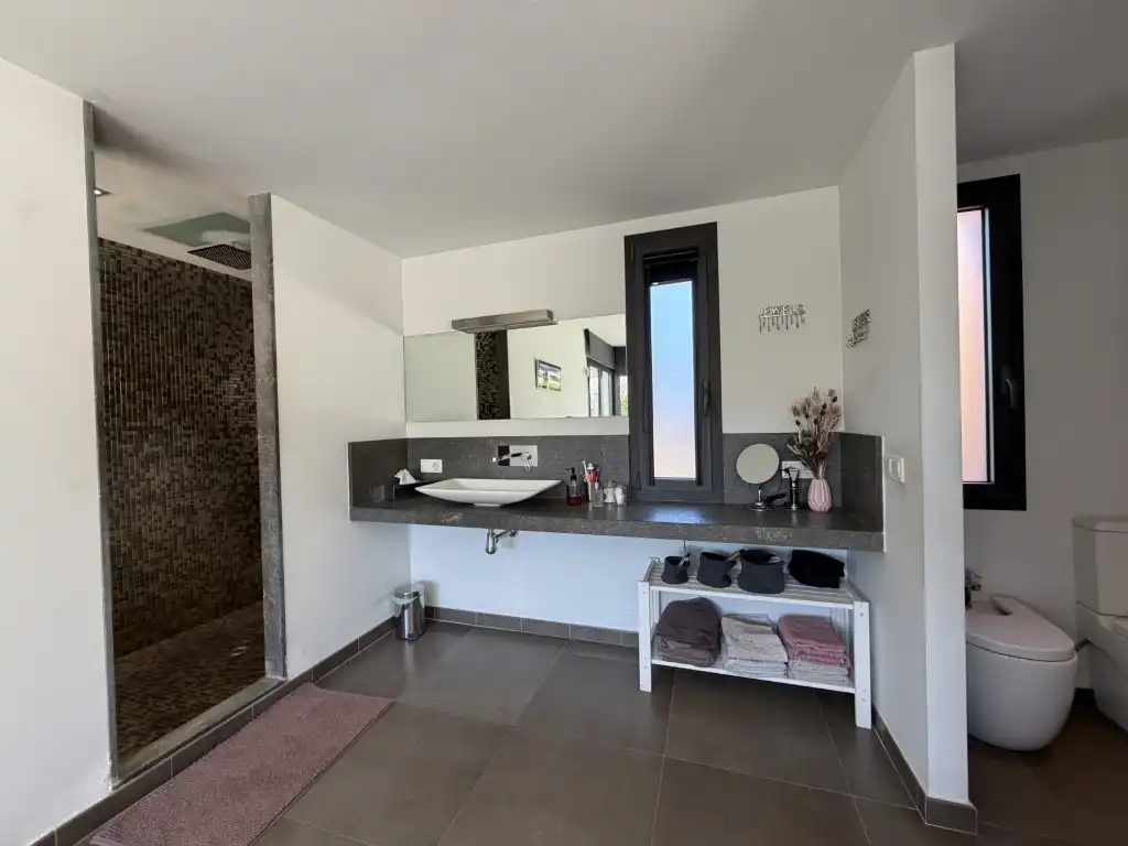 Baño de Casa o chalet en venta en Cornellà del Terri con Jardín privado, Terraza y Piscina