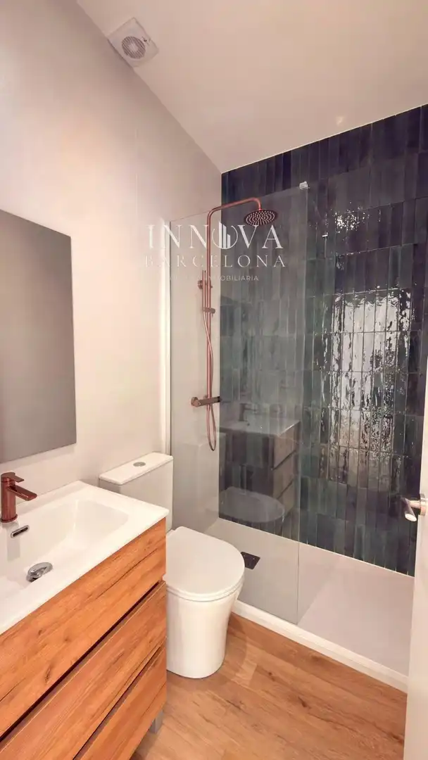 Bathroom of Flat for sale in Barcelona  with Heating