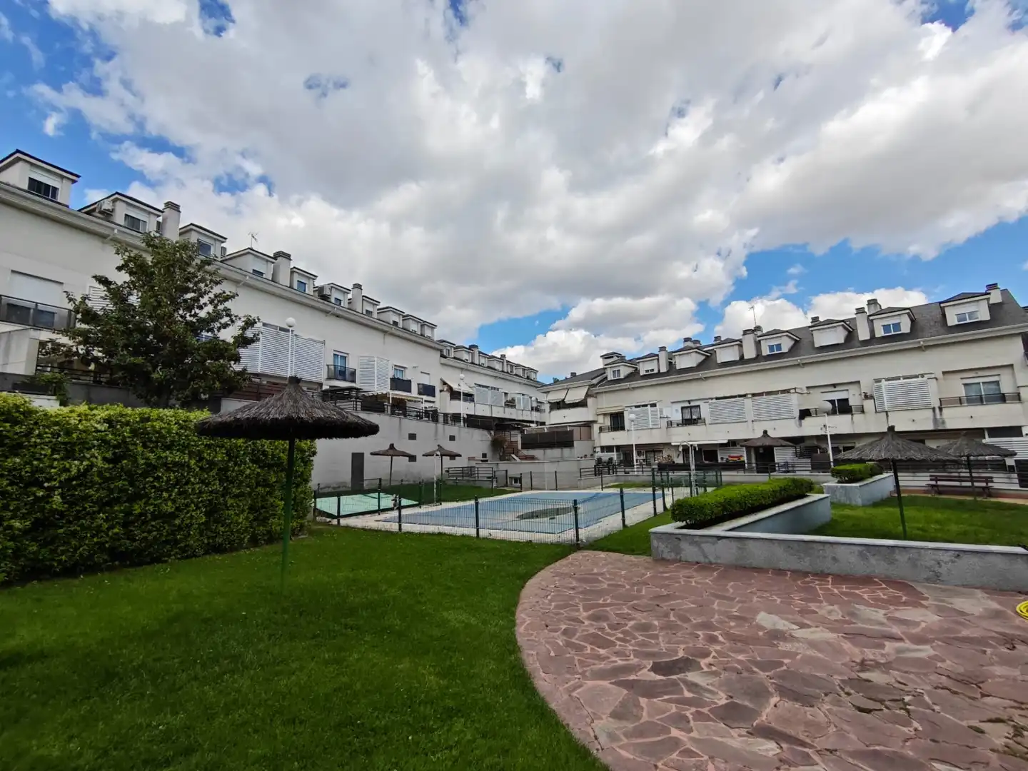 Duplexes for rent in Calle Ruiseñor, Sevilla la Nueva