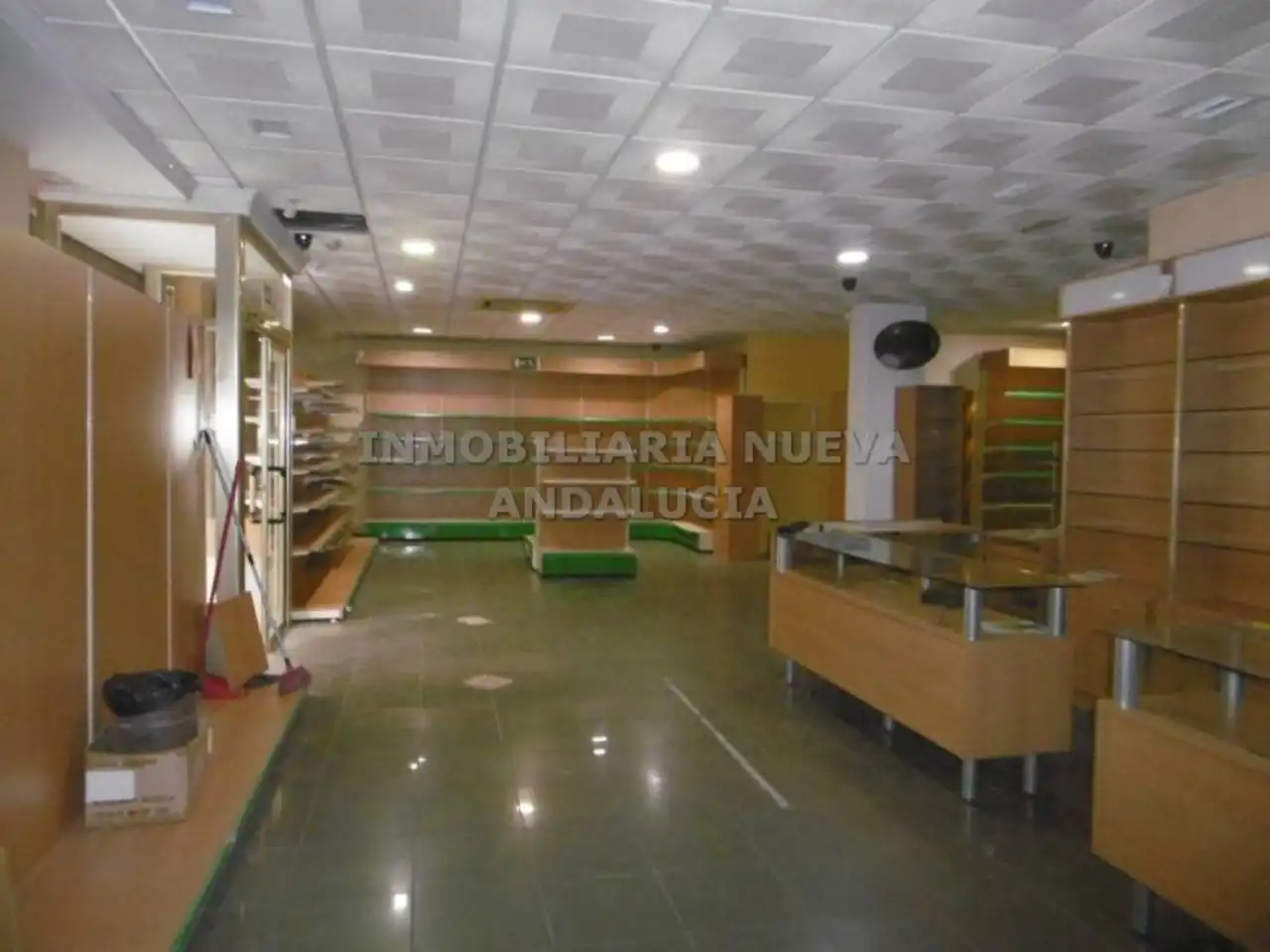 Local comercial de lloguer a Nueva Andalucía, imagen 2