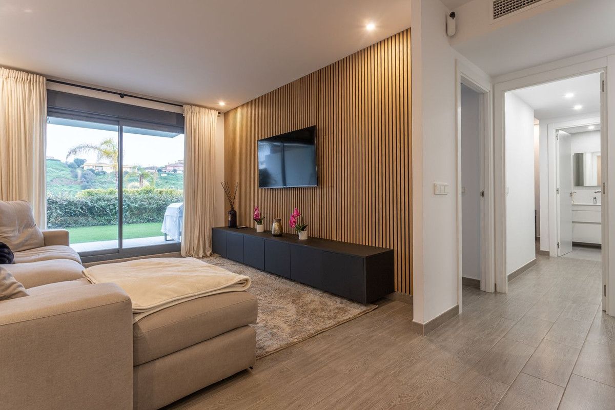 Sala d'estar de Planta baixa de lloguer en Mijas amb Aire condicionat, Jardí privat i Terrassa