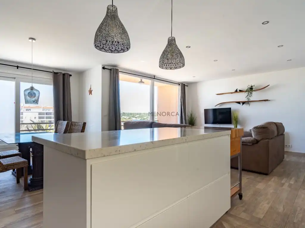 Küche von Wohnung zum Verkauf in Es Castell mit Klimaanlage