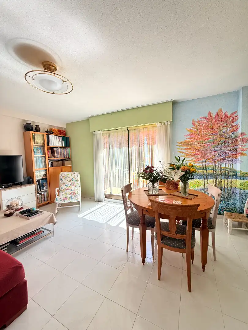 Comedor de Casa adosada en venta en San Sebastián de los Reyes con Aire acondicionado, Calefacción y Jardín privado
