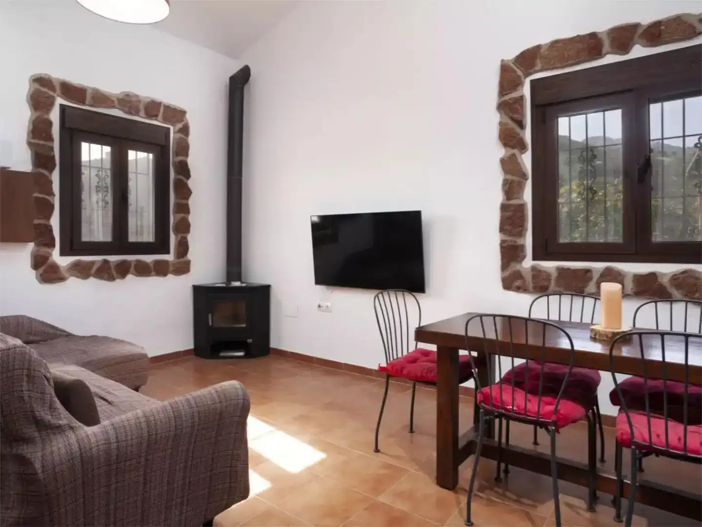 Sala d'estar de Finca rústica de lloguer en Cútar amb Aire condicionat, Jardí privat i Piscina