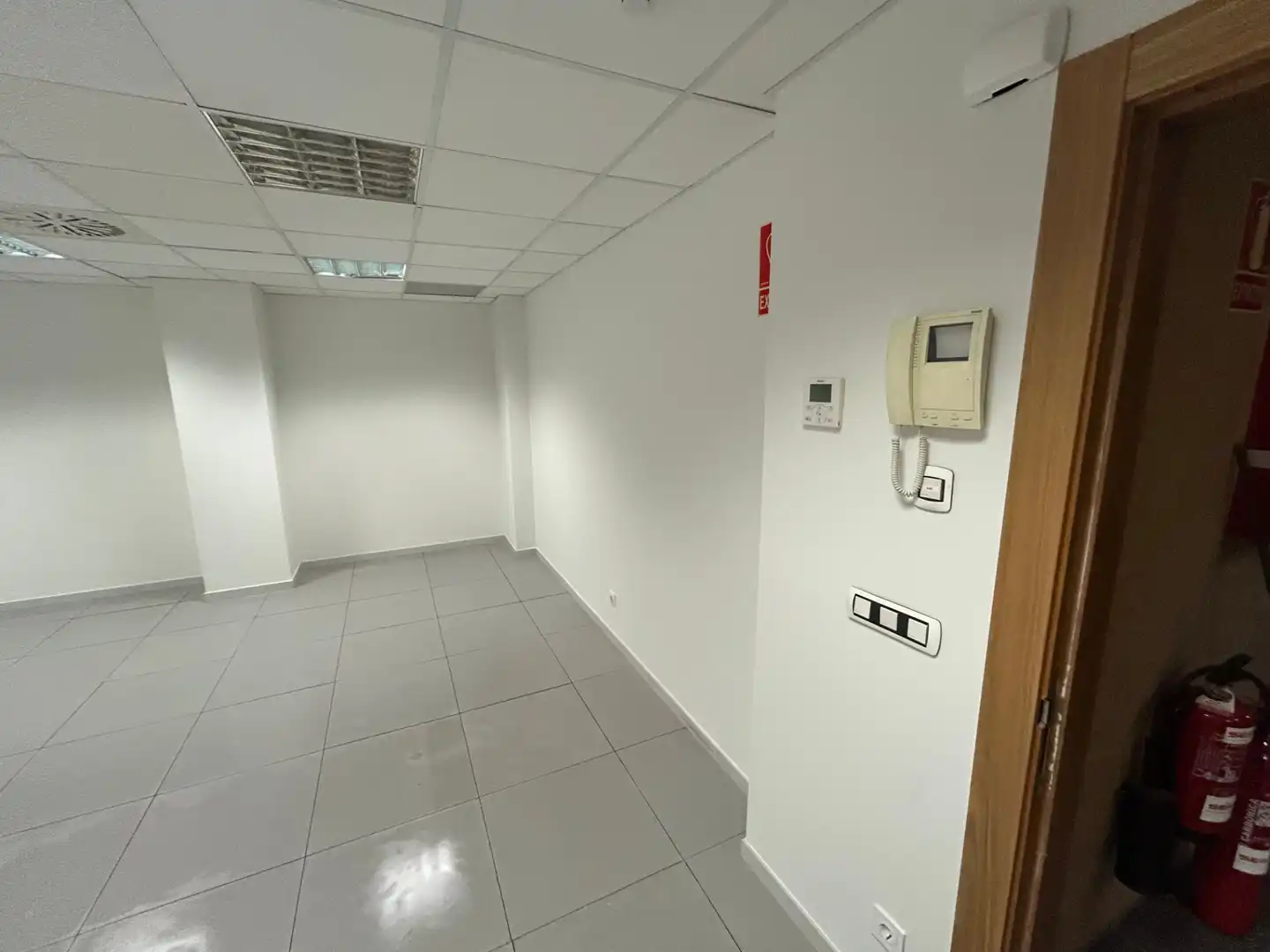 Office space with lift to rent in Polígono Parque Empresarial la Muga 3A, imagen 2