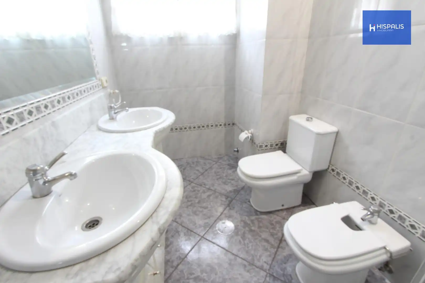 Badezimmer von Wohnung zum Verkauf in Sevilla mit Klimaanlage und Terrasse