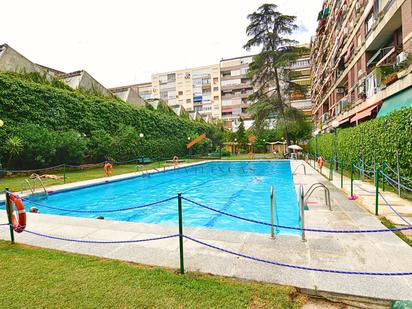 Swimming pool of Flat for sale in  Madrid Capital  with Heating, Private garden and Terrace