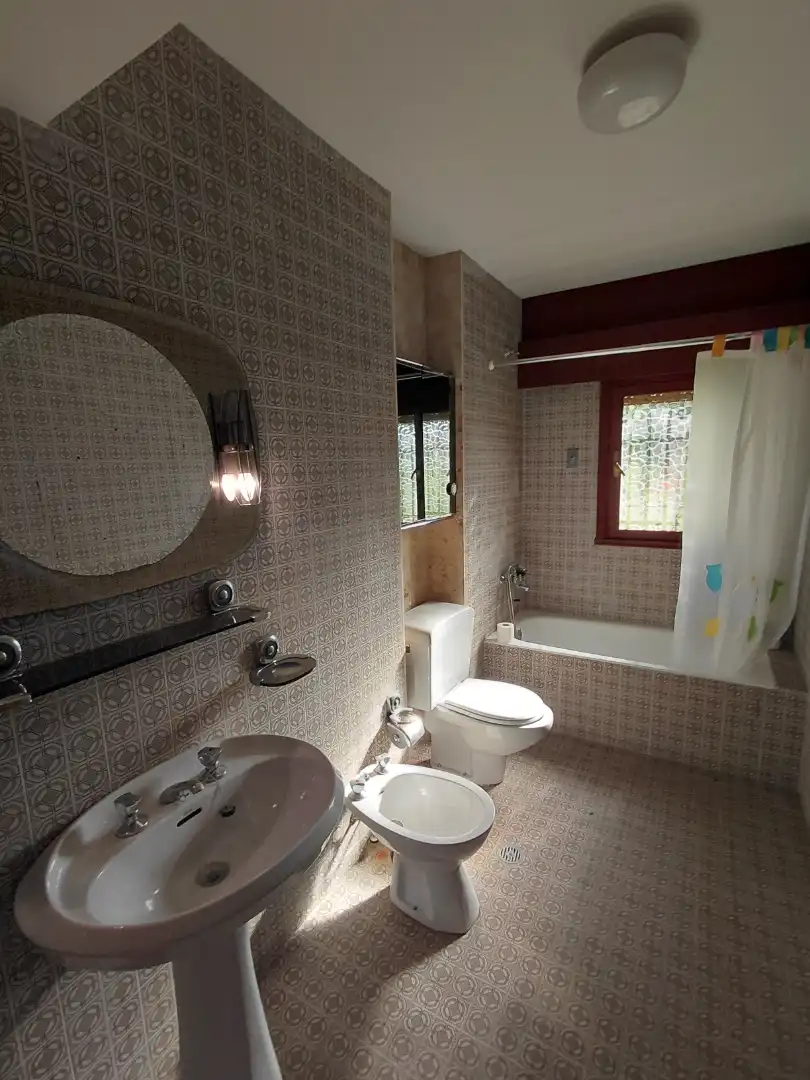 Baño de Casa o chalet en venta en Oleiros con Aire acondicionado, Calefacción y Jardín privado