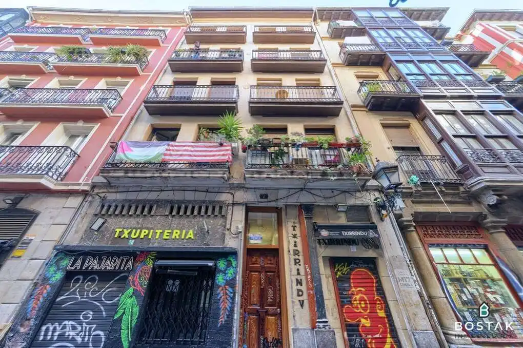 Vista exterior de Piso en venta en Bilbao  con Calefacción y Balcón
