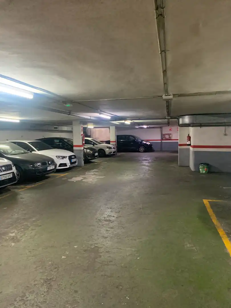 Aparcament de Garatge en venda en Badalona amb Alarma