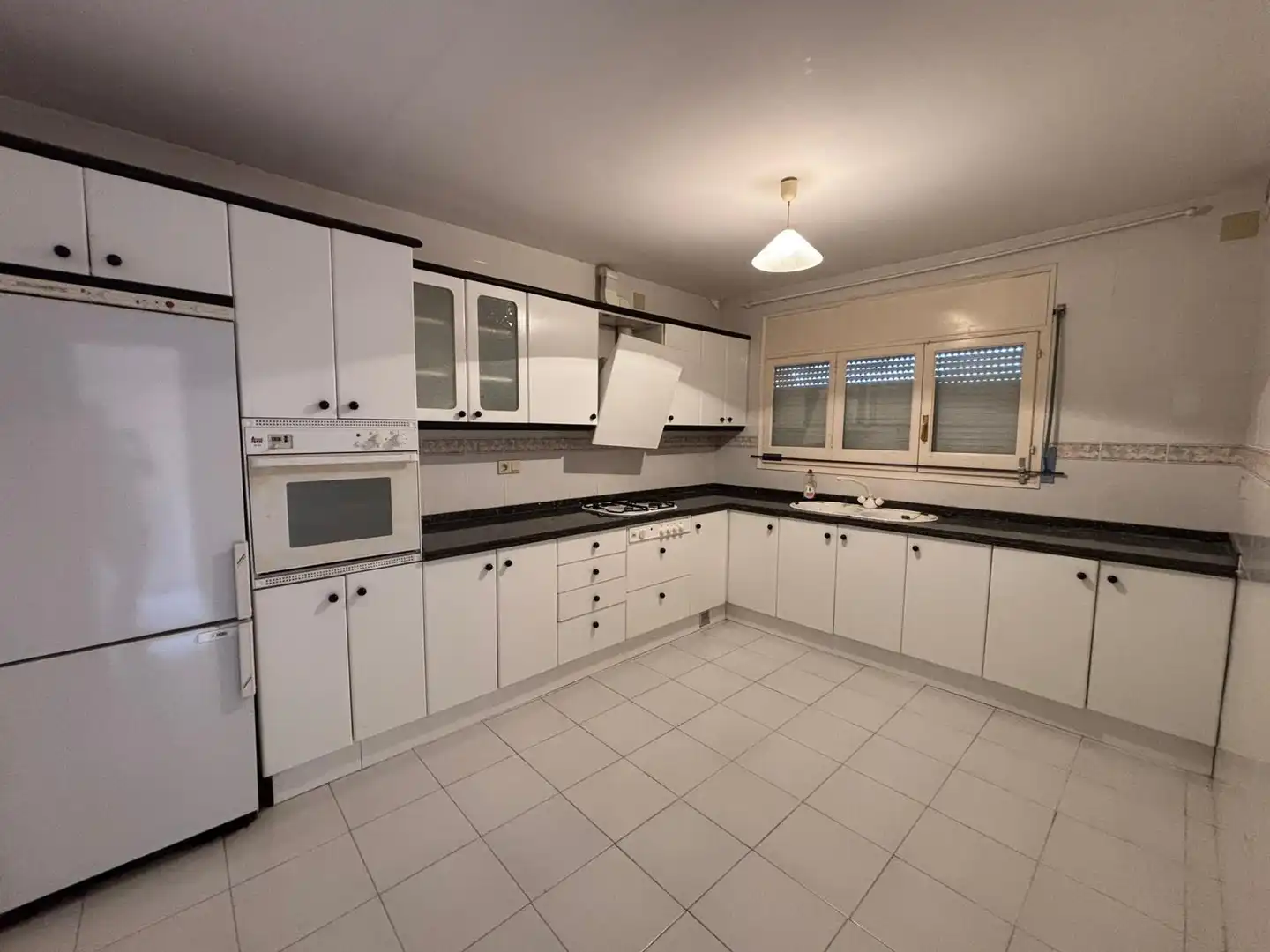 Cocina de Casa adosada en venta en Sant Esteve Sesrovires con Calefacción, Terraza y Trastero