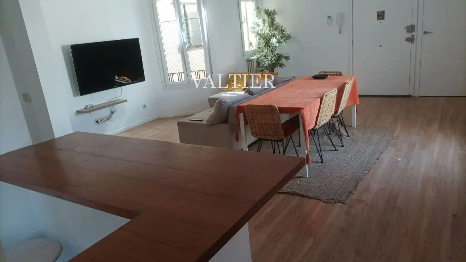 Sala d'estar de Àtic de lloguer en Madrid amb Aire condicionat, Terrassa i Traster