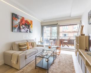 Sala d'estar de Apartament en venda en  Madrid Capital amb Aire condicionat, Terrassa i Sauna