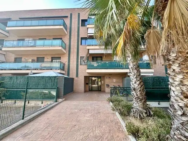 Vista exterior de Pis en venda en Salou amb Aire condicionat, Calefacció i Jardí privat