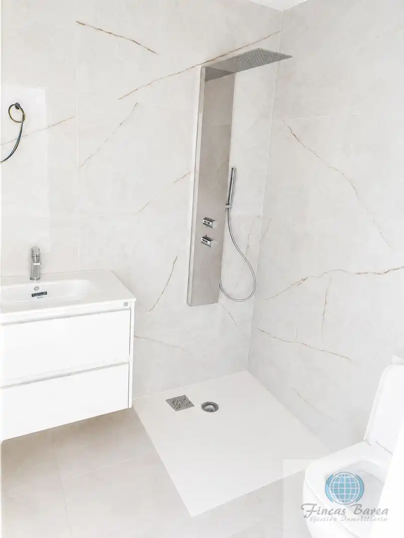 Bathroom of Flat for sale in Fuengirola  with Air Conditioner