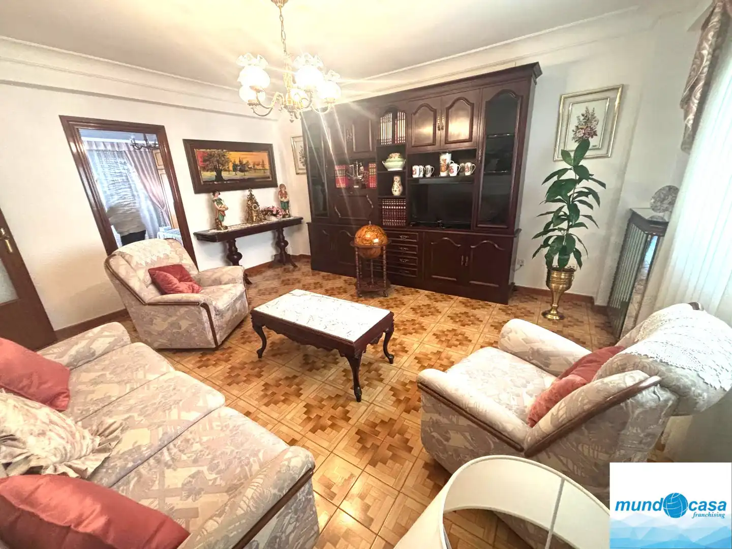 Living room of Flat for sale in Zaragoza  with Heating, Terrace and Furnished