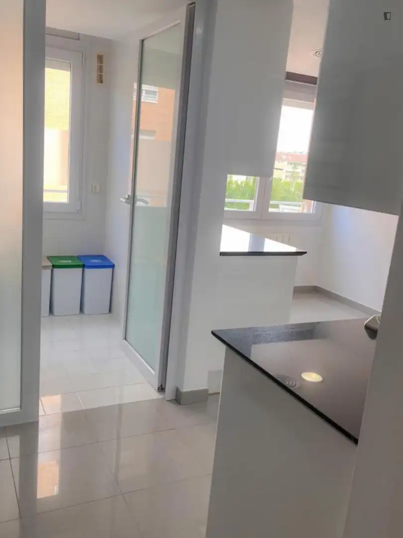 Room in Eixample Sud – Migdia