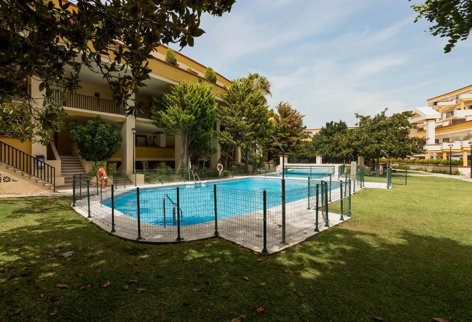 Swimming pool of Flat for sale in Marbella  with Air Conditioner, Heating and Private garden